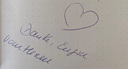 Eine betroffene Brustkrebspatientin bedankt sich bei Engin