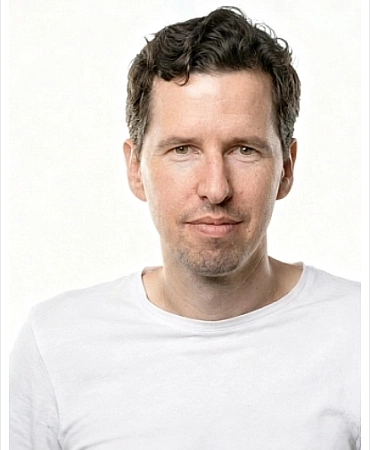 Portrait des Experten für Reinkarnationstherapie Engin Iktir.