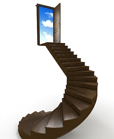 Eine Treppe führt zu einer offenen Tür und beschreibt den Weg zu neuen Erfahrungen und persönlicher Entwicklung.